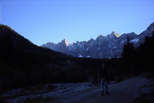 ** PLEASE DESCRIBE THIS IMAGE **